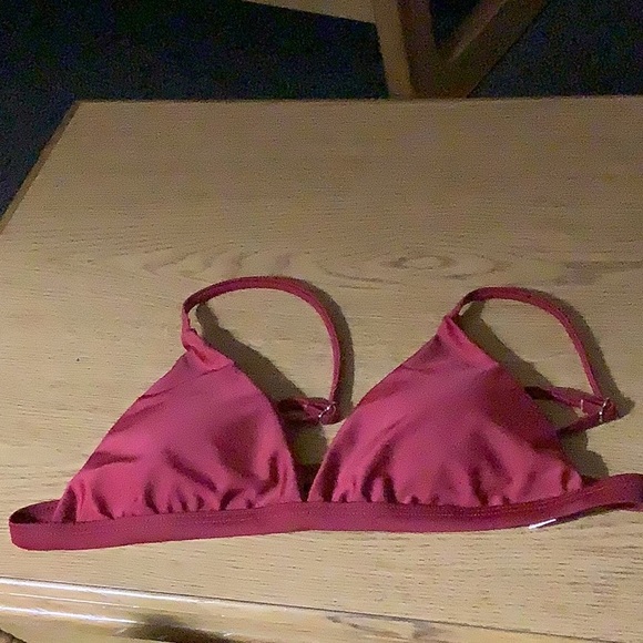 Bikini top wine color triangle shaped size Med sophisticated & sexy 💄🥀 - Picture 3 of 7